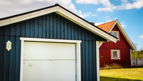 Holzgarage: Kostengünstig, attraktiv und schnell „bezugsfertig“
