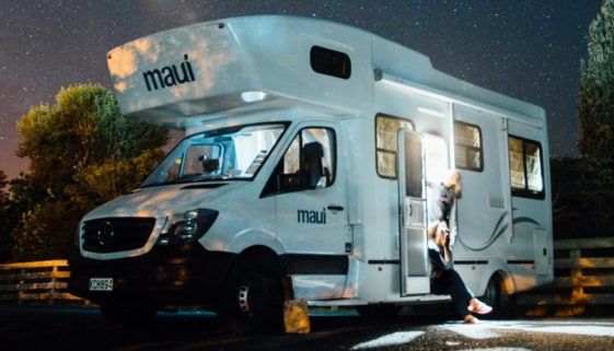 Der Urlaub im Wohnmobil ist komfortabel und individuell gestaltbar. Wird der Camper nicht genutzt, sollte er in einer Garage stehen. Hier finden Sie die richtige Fertiggarage fürs Wohnmobil!